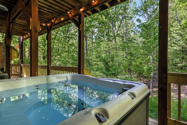 Outdoor spa tub