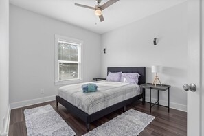 4 Schlafzimmer, Zimmersafe, Schreibtisch, kostenloses WLAN