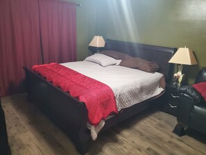 3 chambres, fer et planche à repasser, Wi-Fi, draps fournis