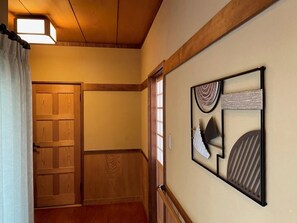 Interior - Koshu Healing Journey: Kazanorabian Kaedega, a modern Japanese-style retreat with a spacious Japanese-style garden (甲州市)