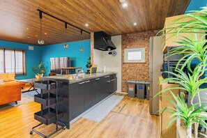 Full-size fridge, microwave, stovetop, toaster - RISE (Yoichi)