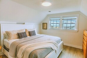 4 habitaciones, tabla de planchar con plancha, wifi y ropa de cama 