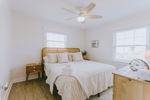 4 chambres, fer et planche à repasser, Wi-Fi, literie fournie