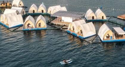 Floating Home in Reef Resort Unit 4