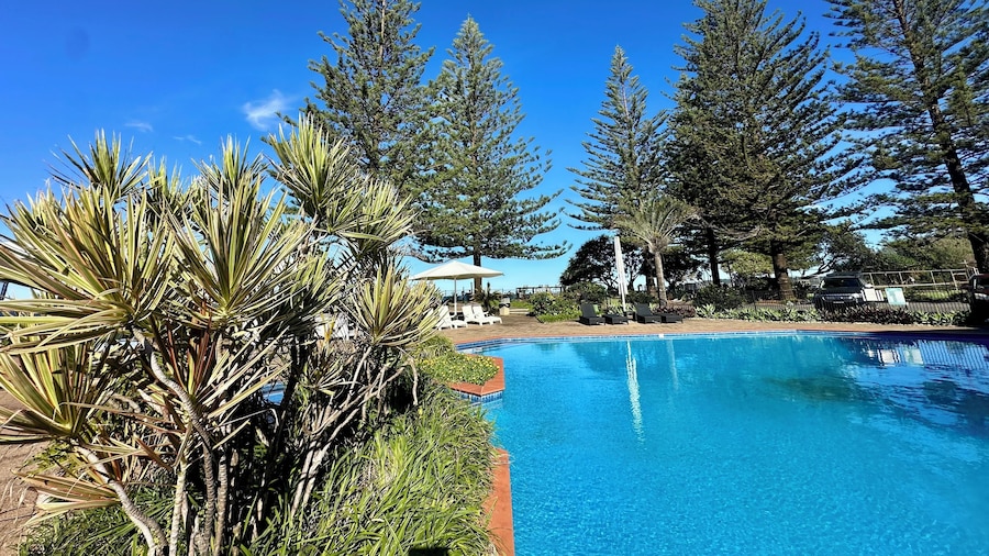 Charlesworth Nautilus Beach Resort