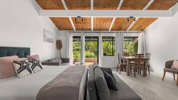 Decoración personalizada, muebles diferentes y ropa de cama