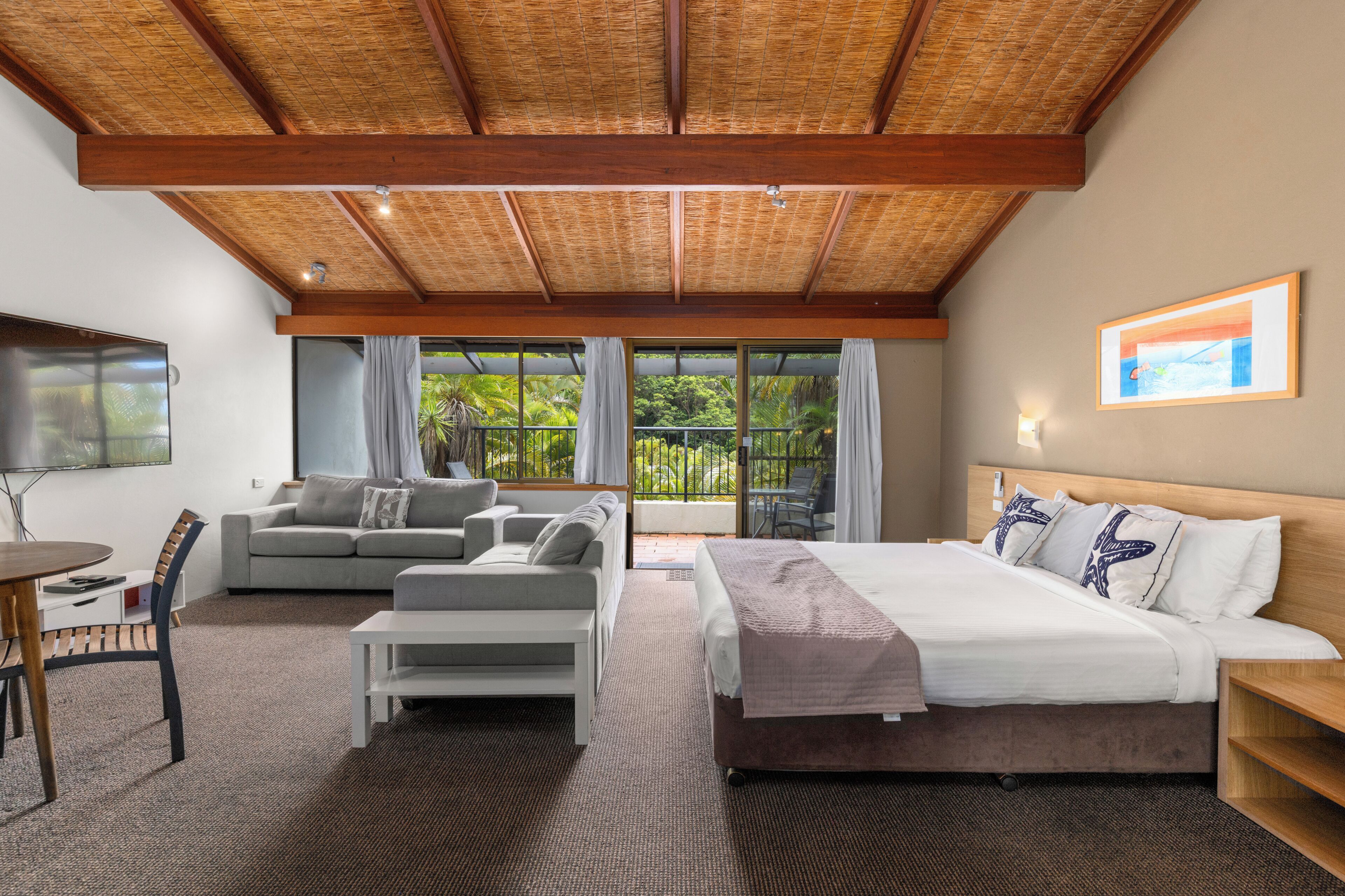 Resort Studio Apartment | Individualmente decorados, individualmente mobiliados, roupa de cama