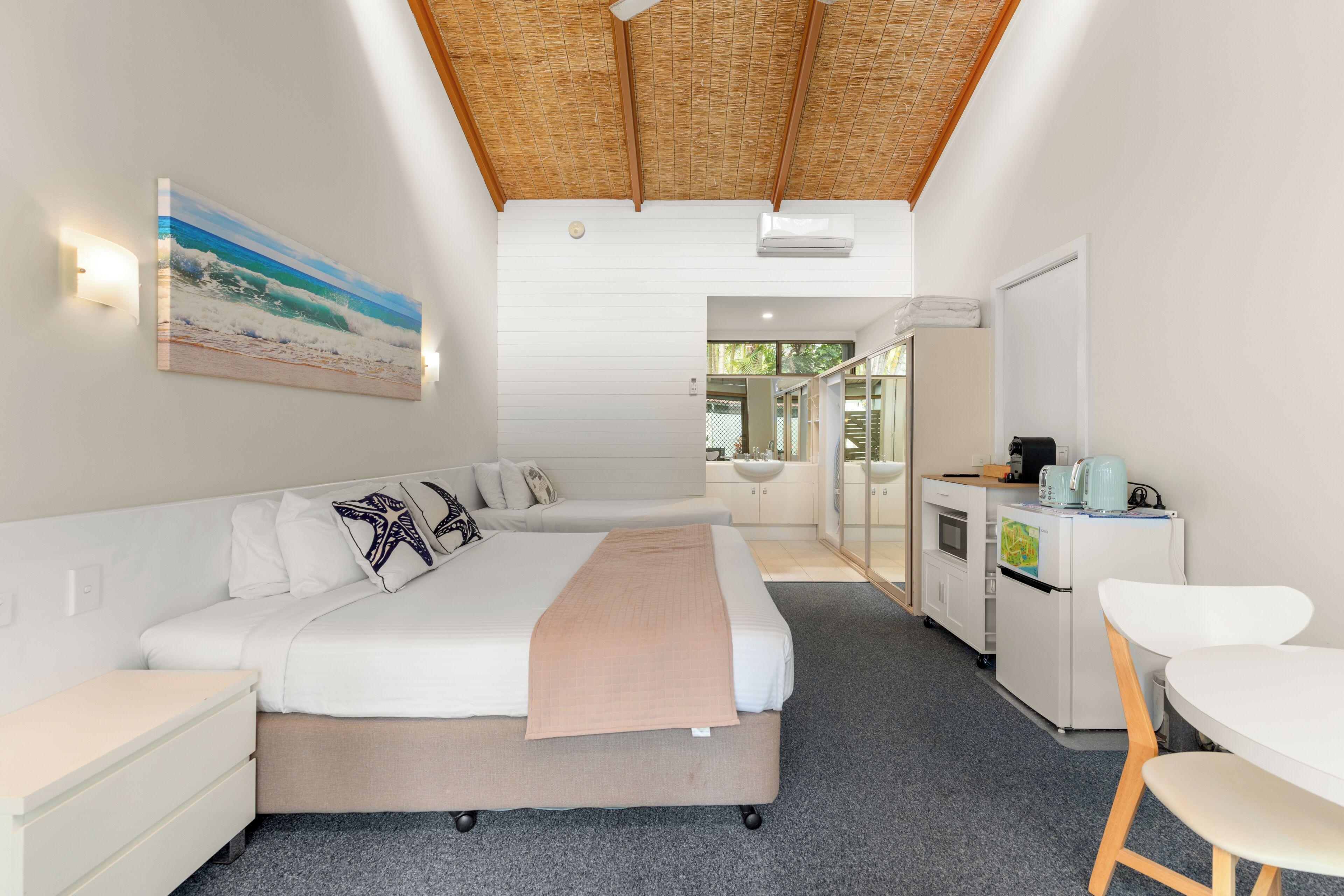 Estúdio | Cozinha americana privada | Micro-ondas, chaleira elétrica, torradeira, produtos de limpeza