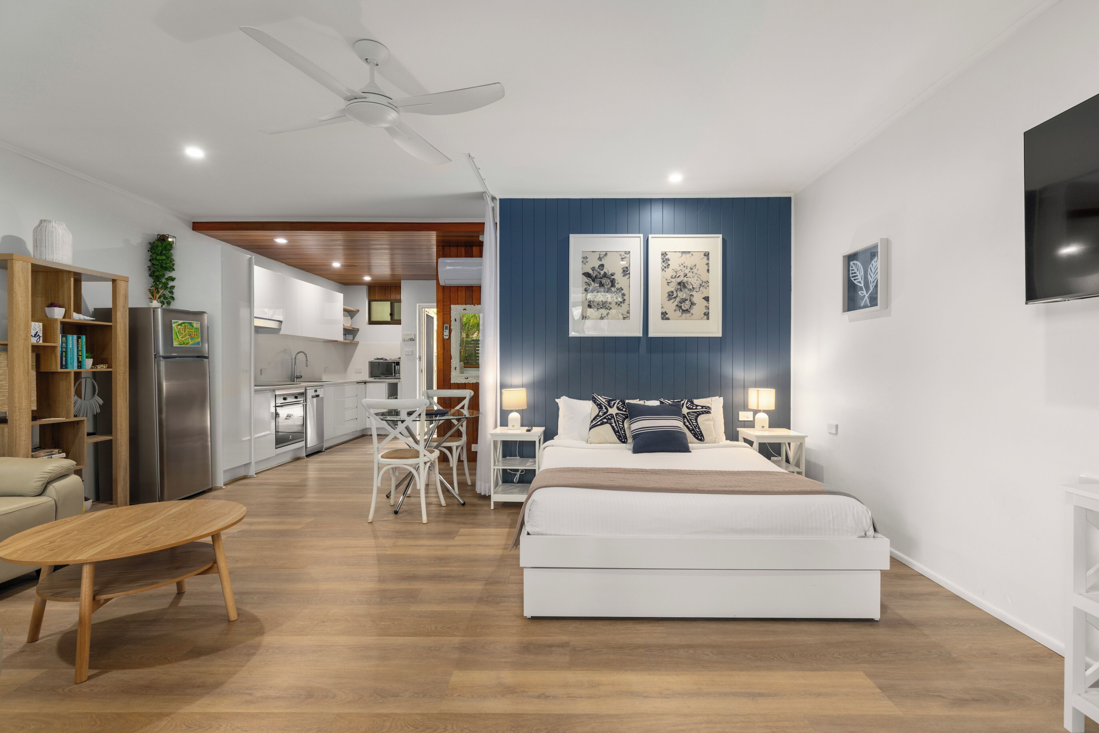 Executive stúdió lakosztály | Egyedi dekoráció, egyedi berendezés és ágynemű