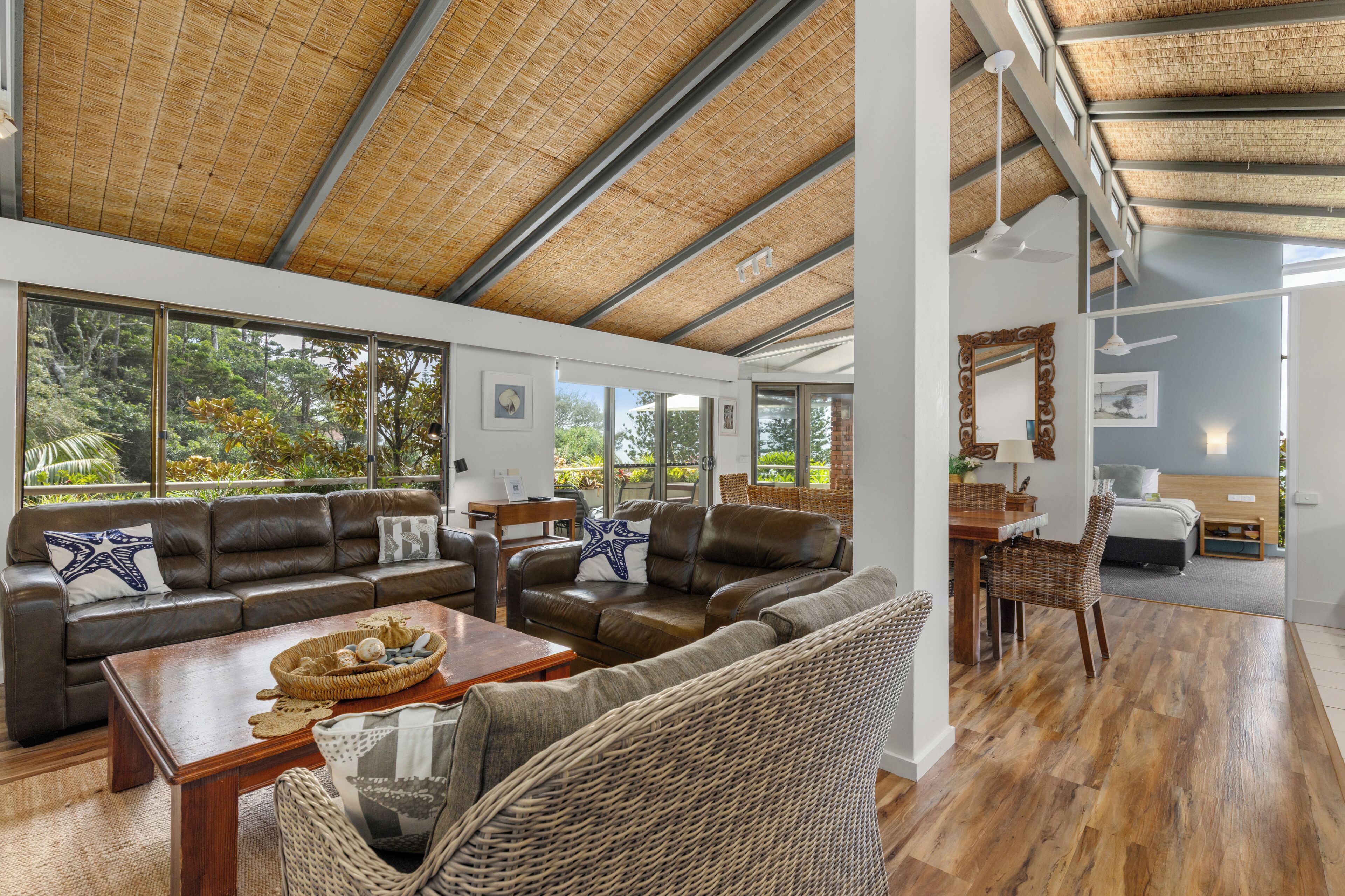 Ocean View 3 Bedroom Apartment | Living area