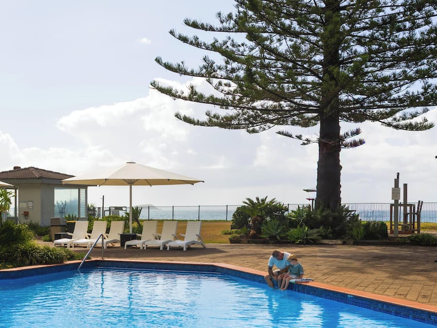 3 piscinas externas, guarda-sóis, espreguiçadeiras