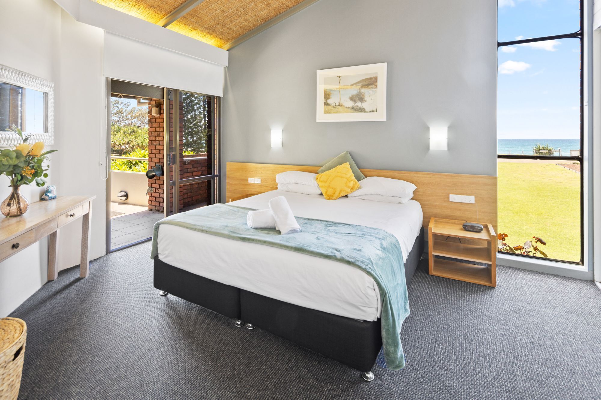 เอ็กเซกคิวทีฟอพาร์ทเมนท์, 3 ห้องนอน, วิวทะเล | ห้องพักตกแต่งอย่างมีเอกลักษณ์, ตกแต่งพิเศษโดยเฉพาะ, Wi-Fi, ผ้าปูที่นอน