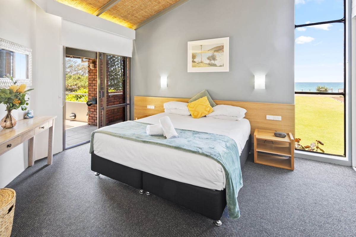 Executive Apartment, 3 Bedrooms, Ocean View | Individually decorated, individually furnished, WiFi, bed sheets