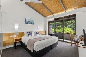 Ocean View 3 Bedroom Apartment | Individually decorated, individually furnished, cots/infant beds - Nautilus Beach Resort by Charlesworth (Coffs Harbour)