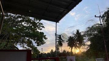 Vista frontal de la propiedad