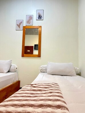 Standard Room | Desk, free wired internet