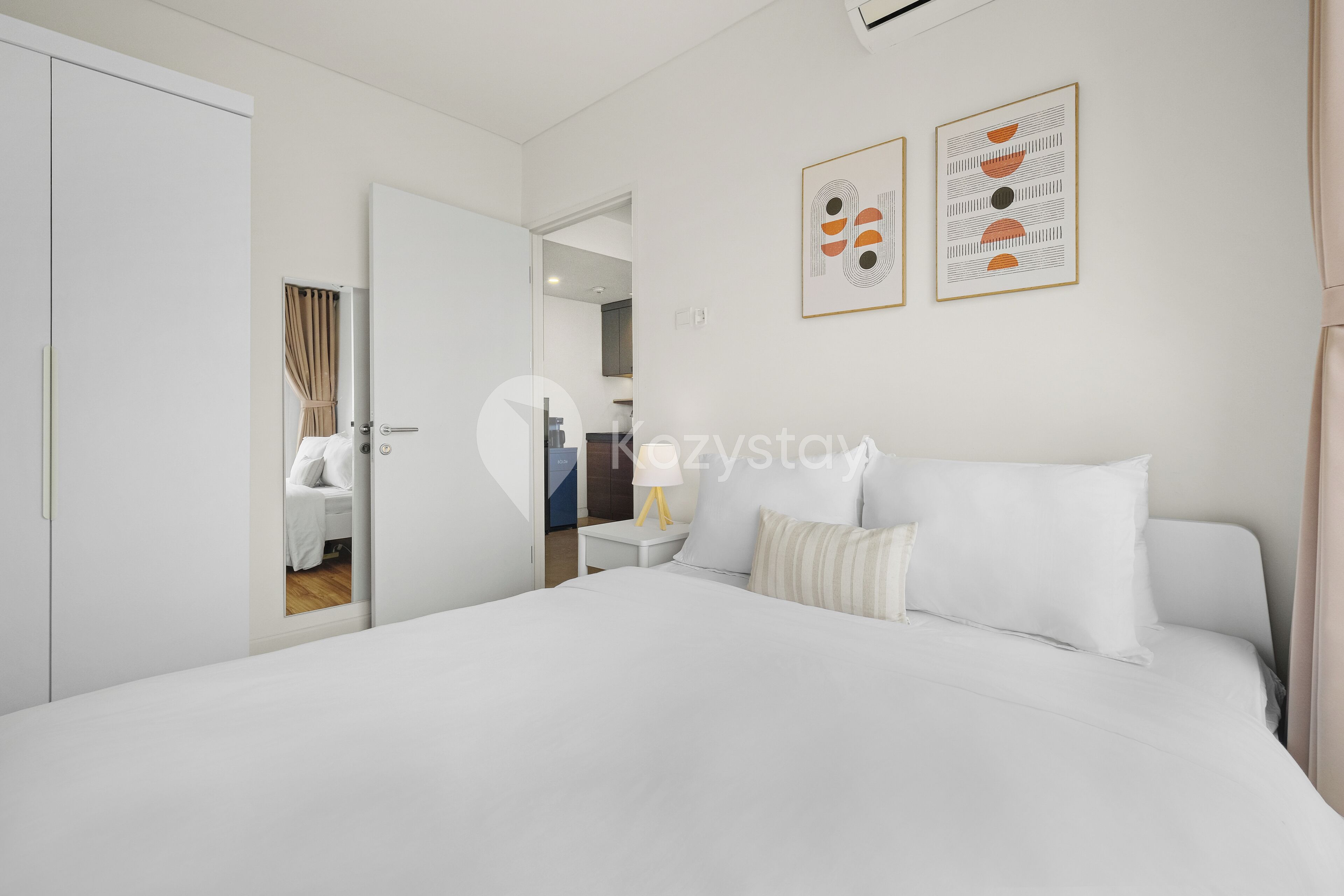 Apartamento, 1 habitación, vistas a la ciudad | Espacio para trabajar con un portátil y tabla de planchar con plancha