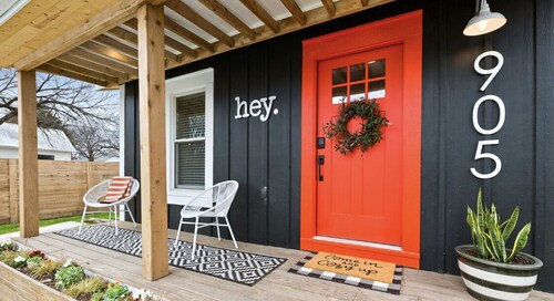 Poppy & Rye Cottage; one block from Magnolia, walkable to everything!