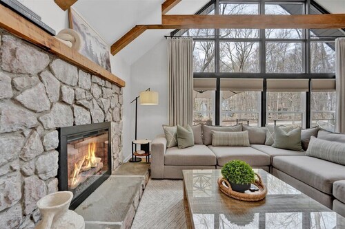 Lake Beach, Sauna, Hot Tub, Firepit, Game Room, EV Charger