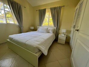 3 bedrooms, in-room safe, free WiFi, bed sheets