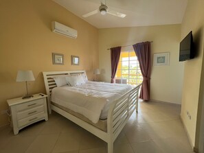 3 makuuhuonetta, tallelokero huoneessa, ilmainen Wi-Fi, vuodevaatteet