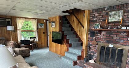 Secluded Lakefront 3-bedroom house in Albany, Maine