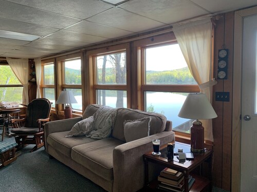 Secluded Lakefront 3-bedroom house in Albany, Maine