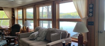 Secluded Lakefront 3-bedroom house in Albany, Maine