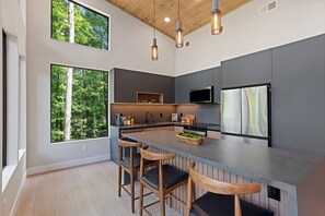 Fridge, microwave, oven, stovetop - Zoka - A Luxe Modern Cabin Near Clemson w/ Hot Tub - Lake Hartwell (Westminster)