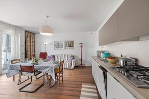 Fridge, microwave, stovetop, dishwasher - Casa Clara, Riva del Garda, Italy (Riva del Garda)