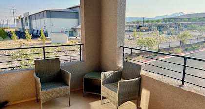 2-bedroom condo in NW Las Vegas with great views. Near great shopping & Red Rock