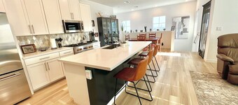 2-bedroom condo in NW Las Vegas with great views. Near great shopping & Red Rock