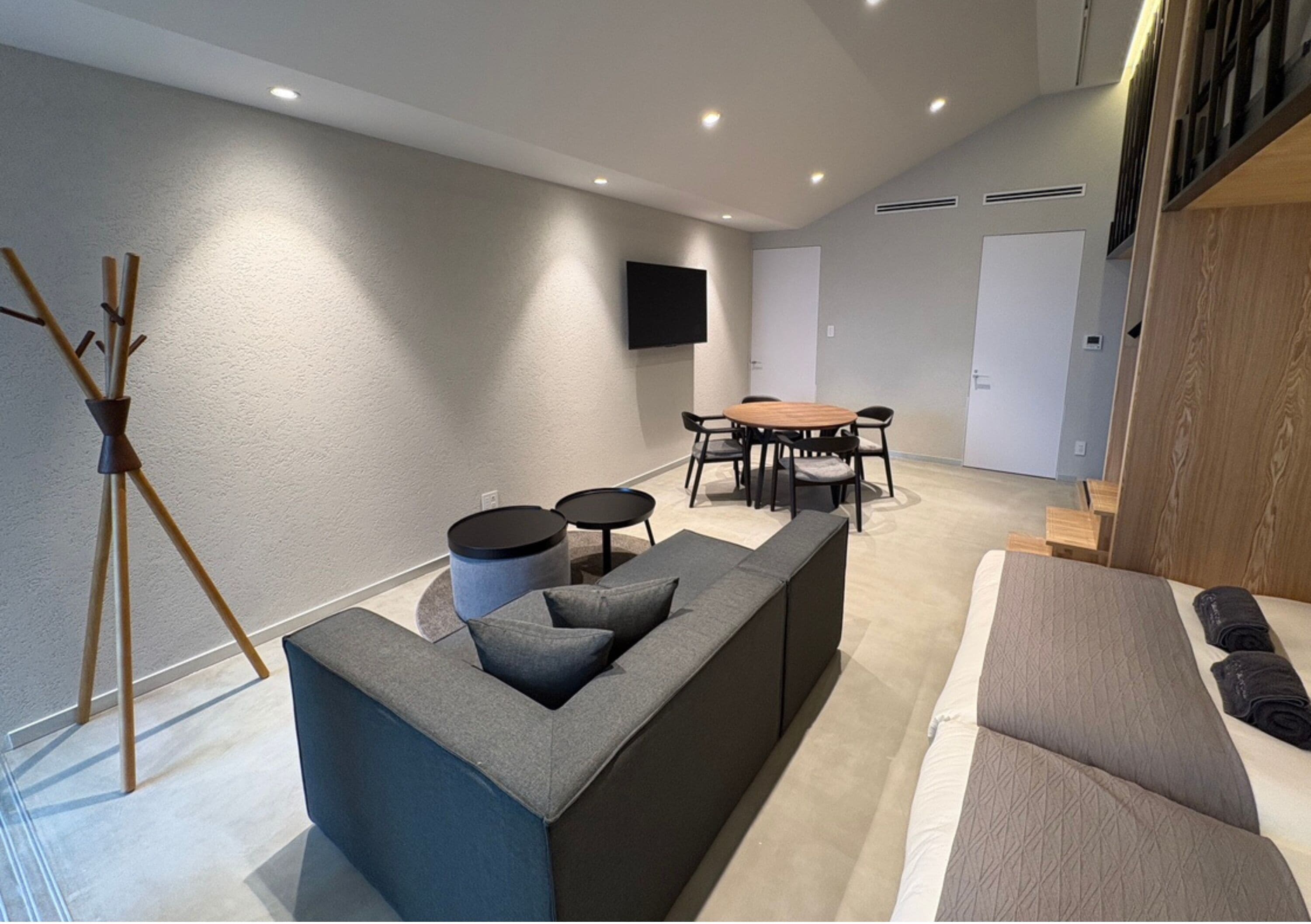 Bureau, espace de travail pour ordinateur portable, rideaux occultants
