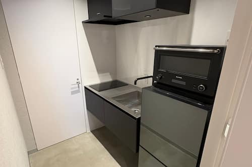 尊榮客房, 非吸煙房 (Family Suite Max8 Comfort4 with Sauna) | 私人廚房 | 小冰箱、微波爐、鍋具/餐盤/廚房用品、冷凍庫