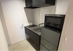 ห้องพรีเมียม, ปลอดบุหรี่ (Family Suite Max8 Comfort4 with Sauna) | ครัวส่วนตัว | ตู้เย็นเล็ก, ไมโครเวฟ, เครื่องครัว/จาน/ช้อนส้อม, ตู้แช่แข็ง