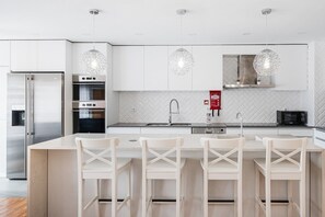 Fridge, microwave, oven, dishwasher