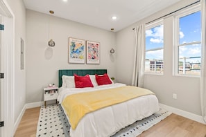 1 habitación, escritorio, tabla de planchar con plancha y wifi 