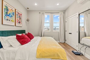 1 bedroom, desk, iron/ironing board, WiFi