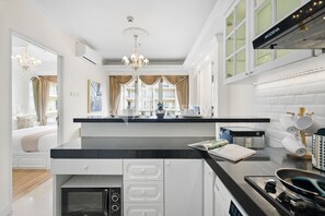 Apartment, 1 Bedroom, City View | Private kitchen