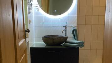 Douche, serviettes fournies
