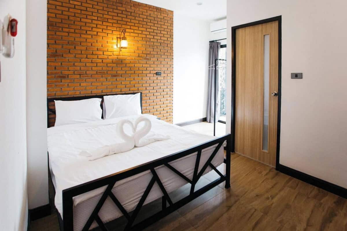 Ropa de cama de alta calidad, escritorio y sistema de insonorización