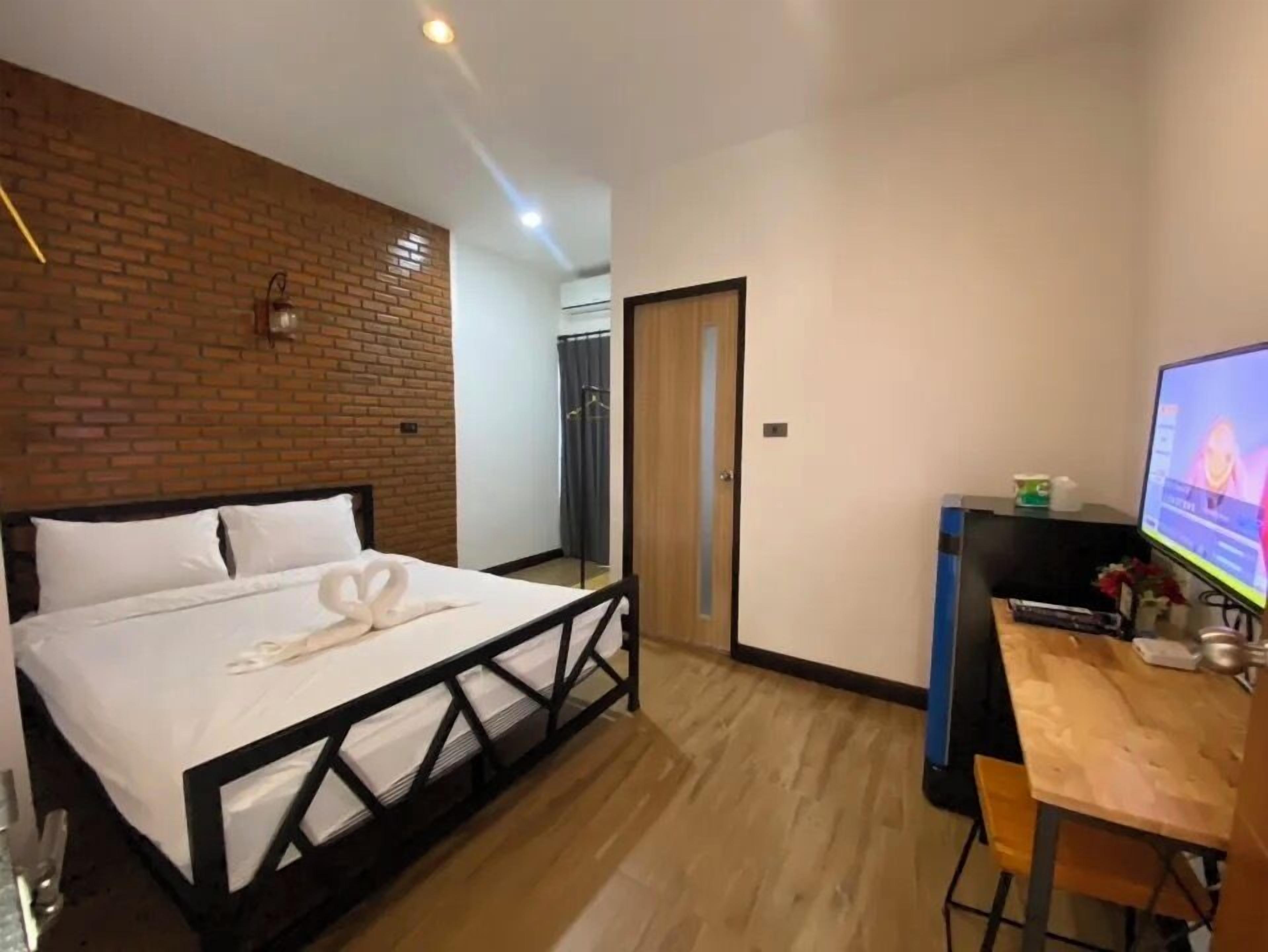 Standard Double Room, Ensuite | Premium bedding, desk, soundproofing, free WiFi