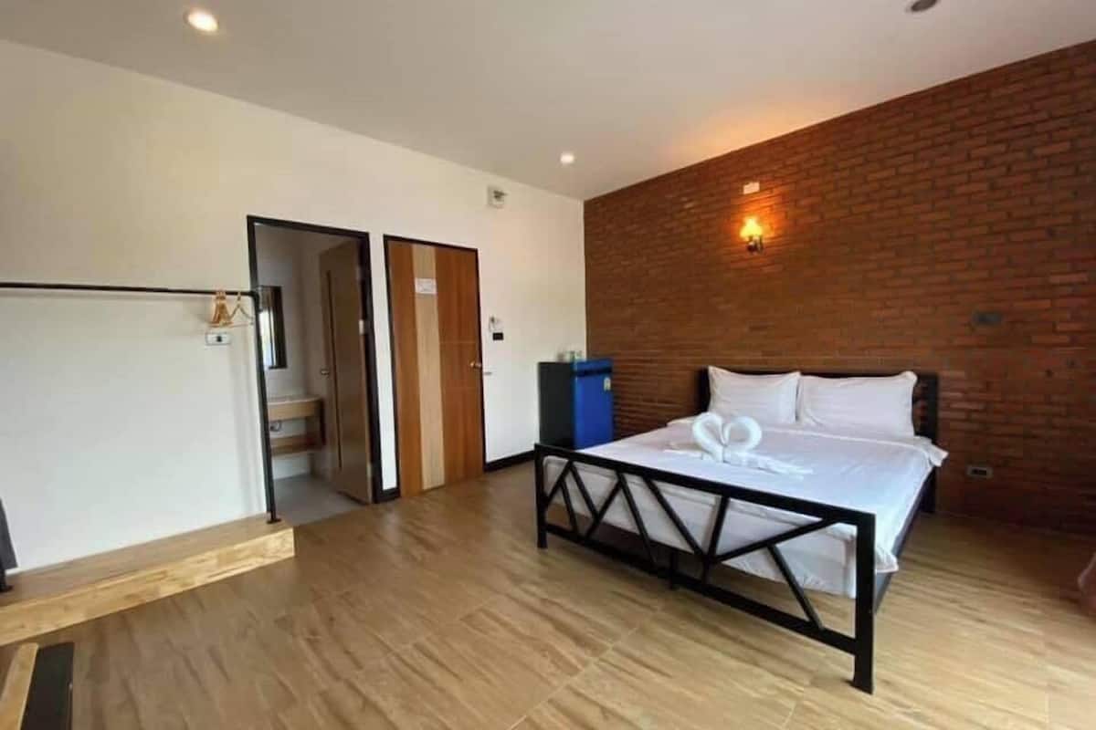 Superior Double Room, Balcony | Desk, free WiFi
