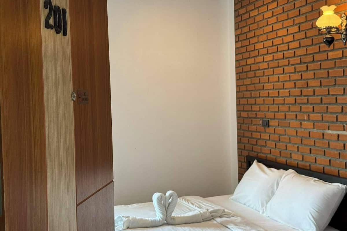 Standard Double Room, Balcony | Desk, free WiFi