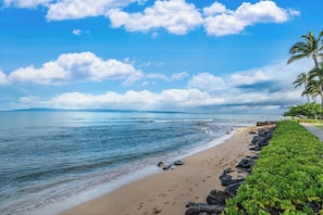 Ubicación a pie de playa, tumbonas y toallas de playa