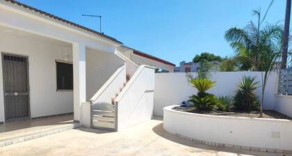 Charming detached villa with pool a few steps from the sea