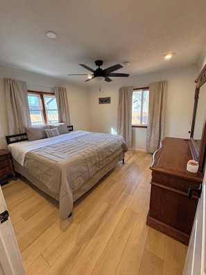 3 habitaciones, tabla de planchar con plancha, wifi y ropa de cama