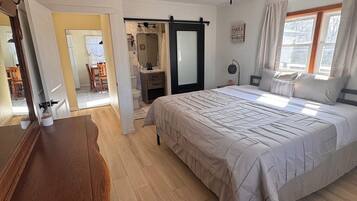 3 habitaciones, tabla de planchar con plancha, wifi y ropa de cama