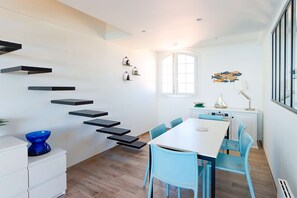 Dining - PORT GRIMAUD Renovated 4-room beach apartment - SEA VIEW (PORT GRIMAUD)
