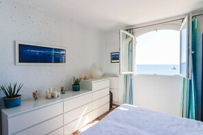 3 bedrooms, free WiFi - PORT GRIMAUD Renovated 4-room beach apartment - SEA VIEW (PORT GRIMAUD)